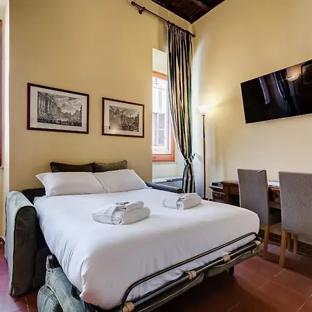 Beautiful Near Piazza Navona Apartment