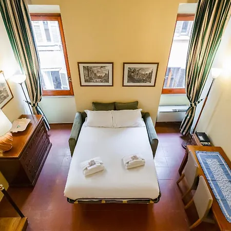 Beautiful Near Piazza Navona Apartment